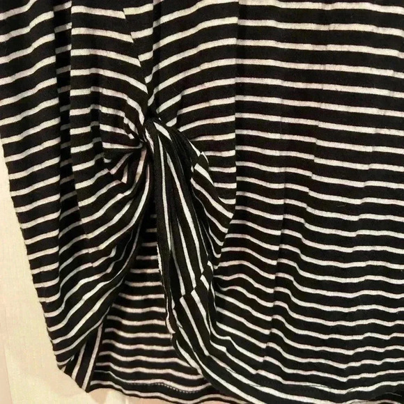 Bobeau Black White Stripes Sleeveless Crew Neck Twist Hem Textured Tank Size S - Picture 3 of 11